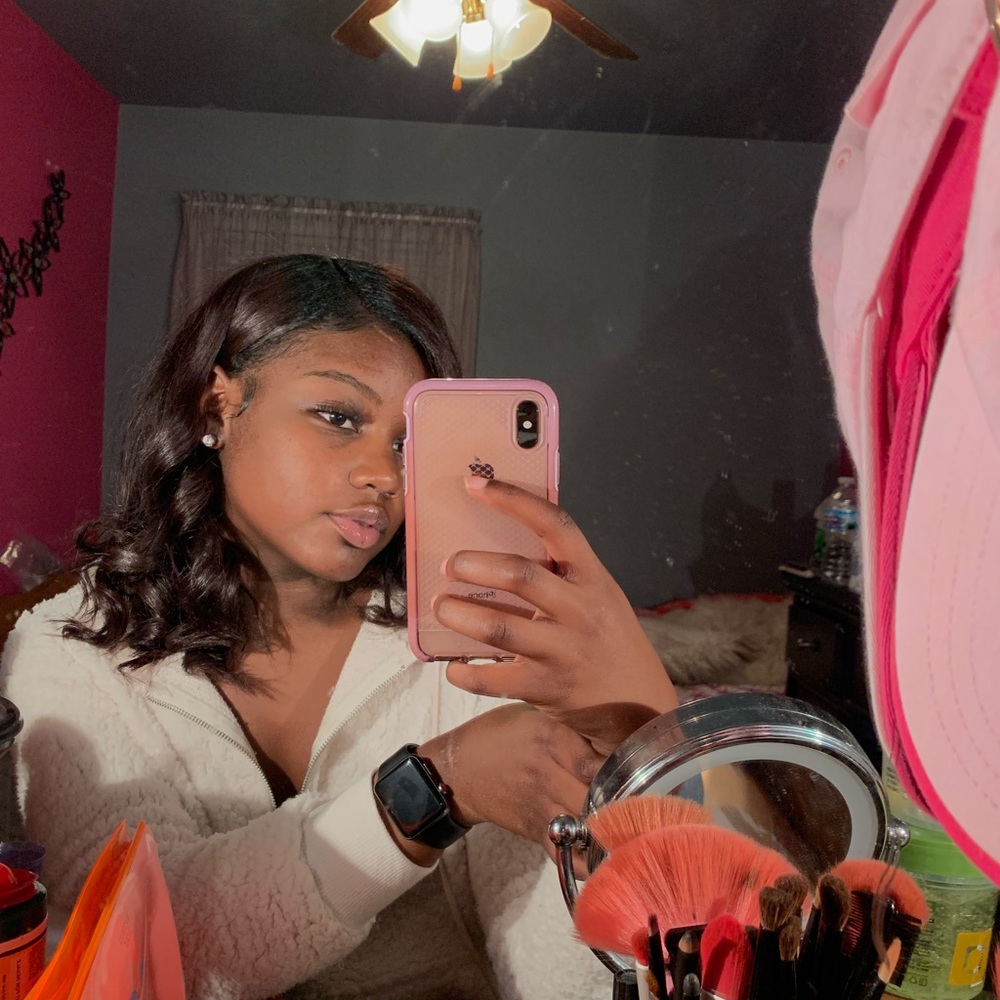 Meet your Posher, Mercedes